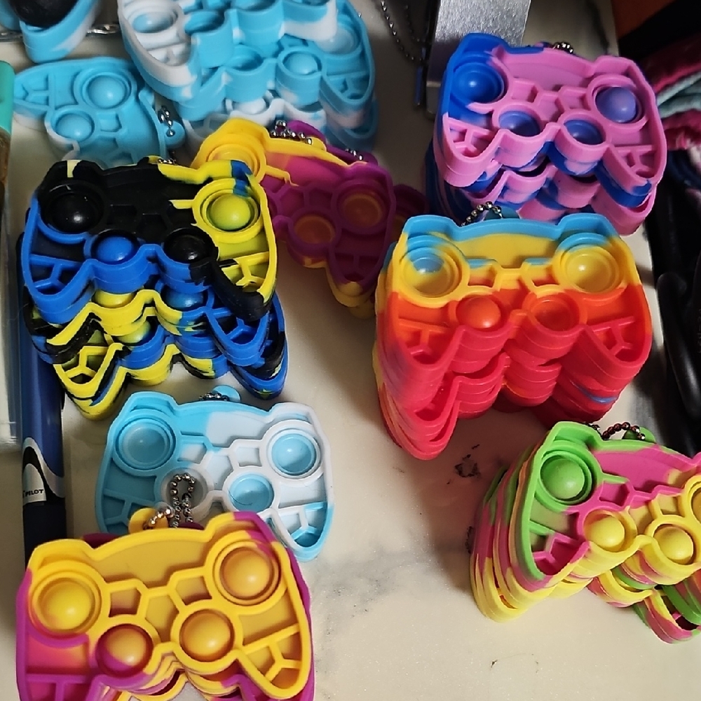 Nwt Multicolor Game Controller Pop Fidget Keychain 1 Keychain